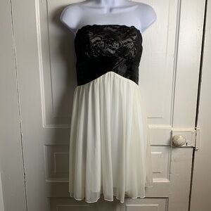 Charlotte Russe Juniors Black and White Strapless Dress Size 9